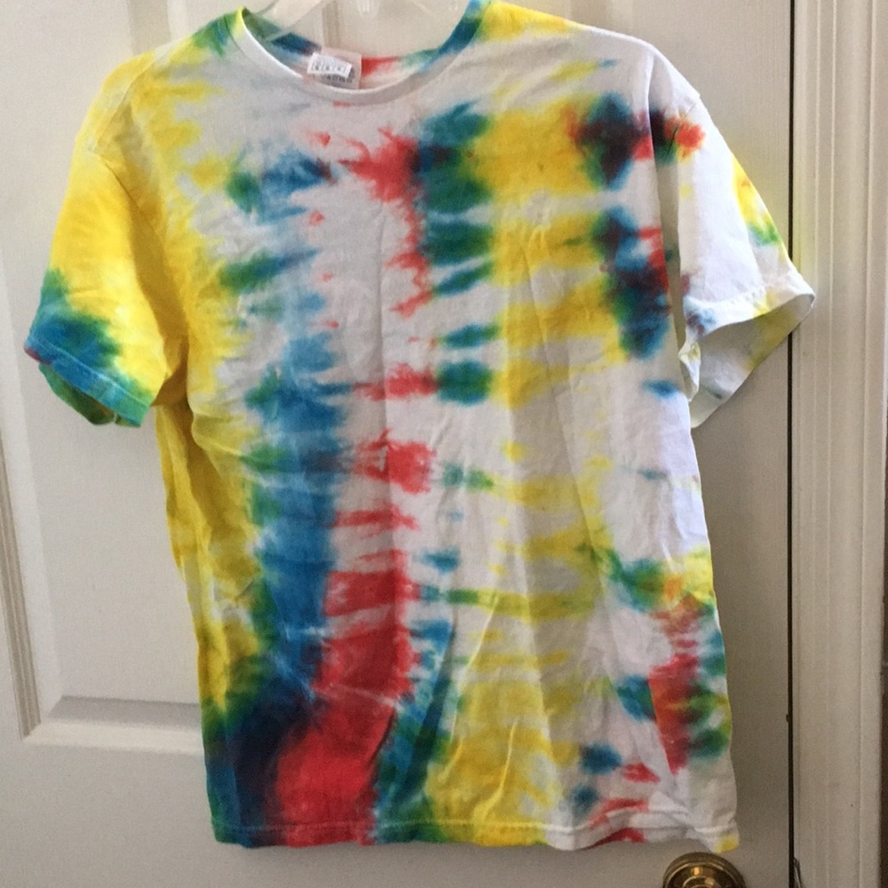FINAL MARKDOWN Unisex tie dye tee medium